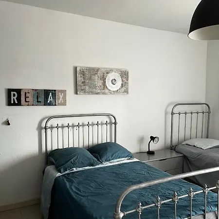 Laubergerie De Lastours Homestay *