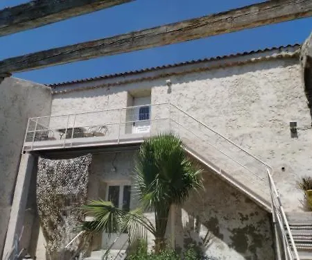 Laubergerie De Lastours Homestay *
